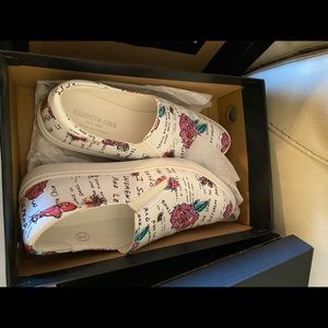 Sneakers size 7.5